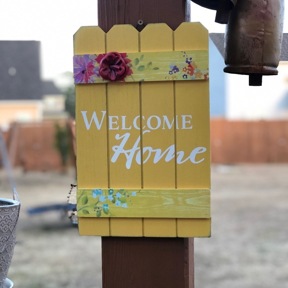 Pioneer Woman Yellow Welcome Home Sign - Picture 3 of 4